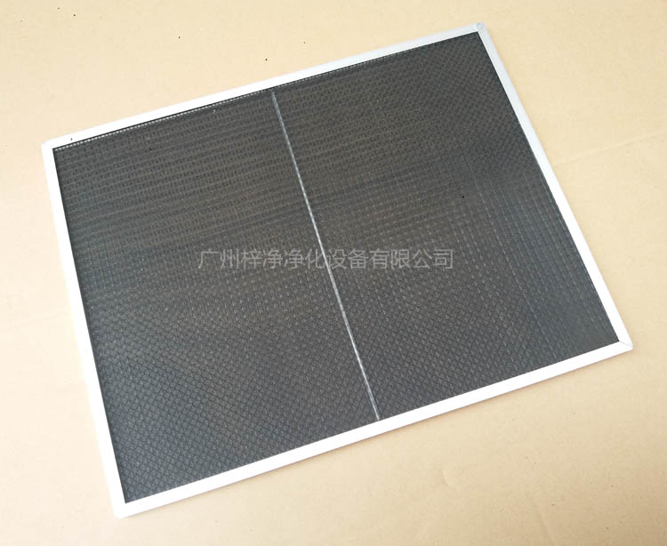 尼龍網初效過濾器骨架采用直徑為6mm的鐵絲焊接處理,目的防止過濾器變形。