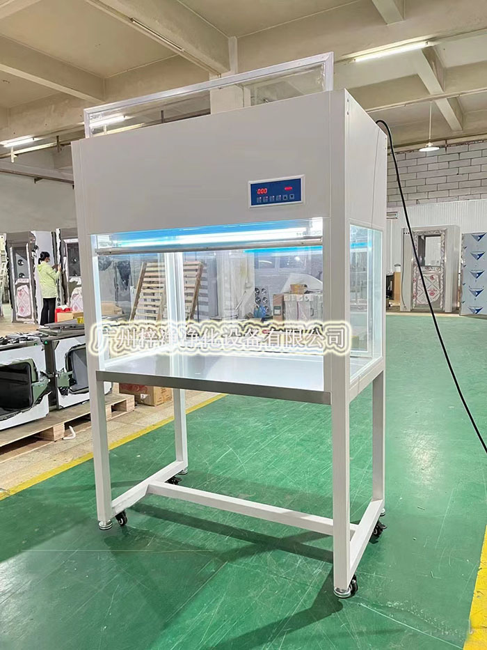 潔凈工作臺內部安裝有FFU和高效空氣過濾器（HEPA），能有效地過濾掉空氣中的塵埃、細菌等污染物。